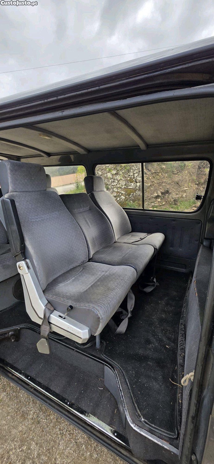 Toyota Hiace 2.4 D 9 lugares — fotografia 5