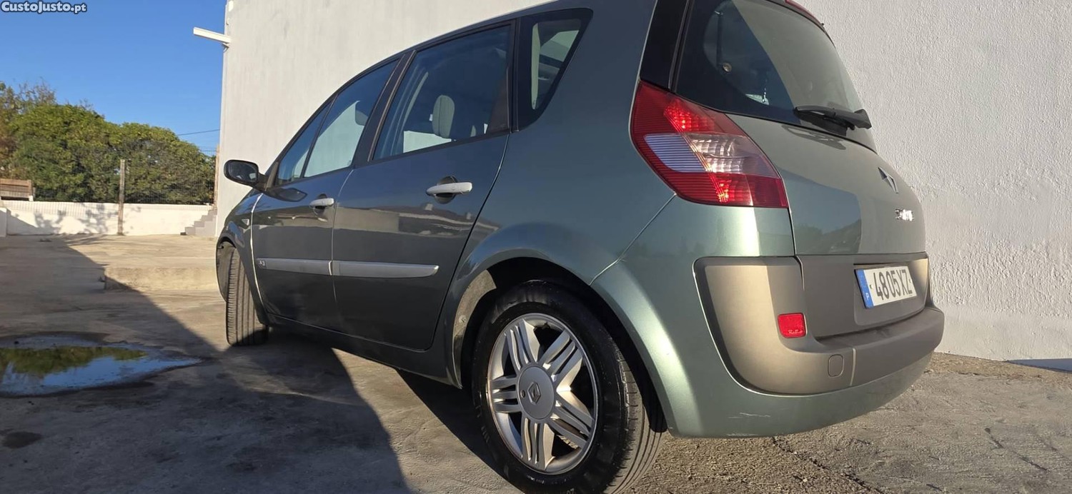 Renault Scénic 1.5 dCi Dynamique Luxe - 04 — photo 2