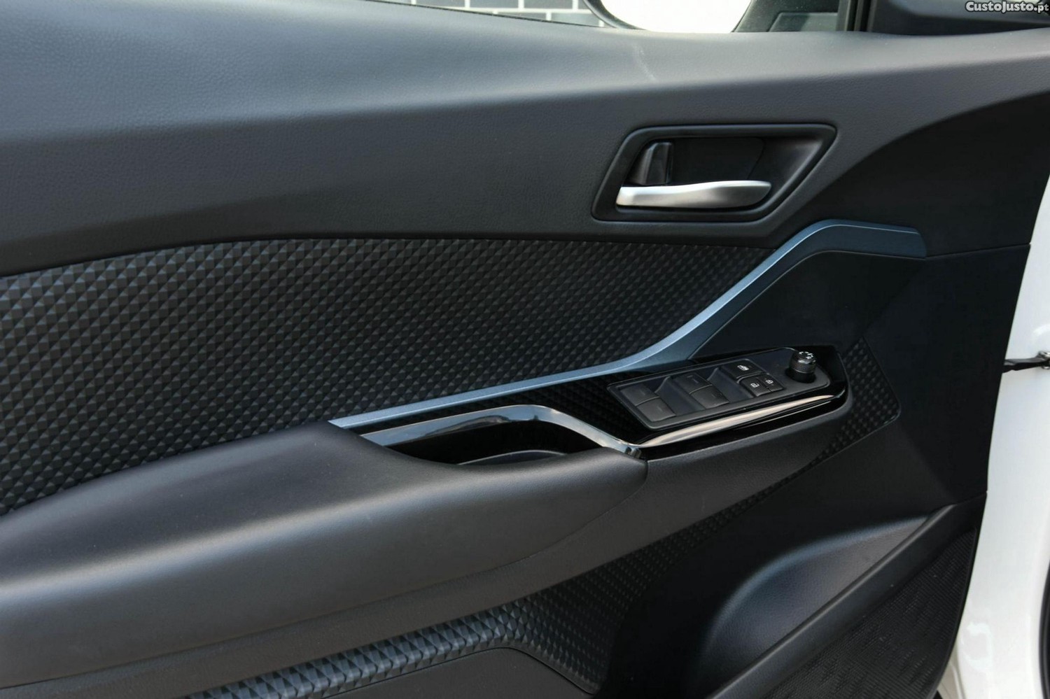 Toyota C-HR 1.8 Hybrid Square Collection — fotografia 16