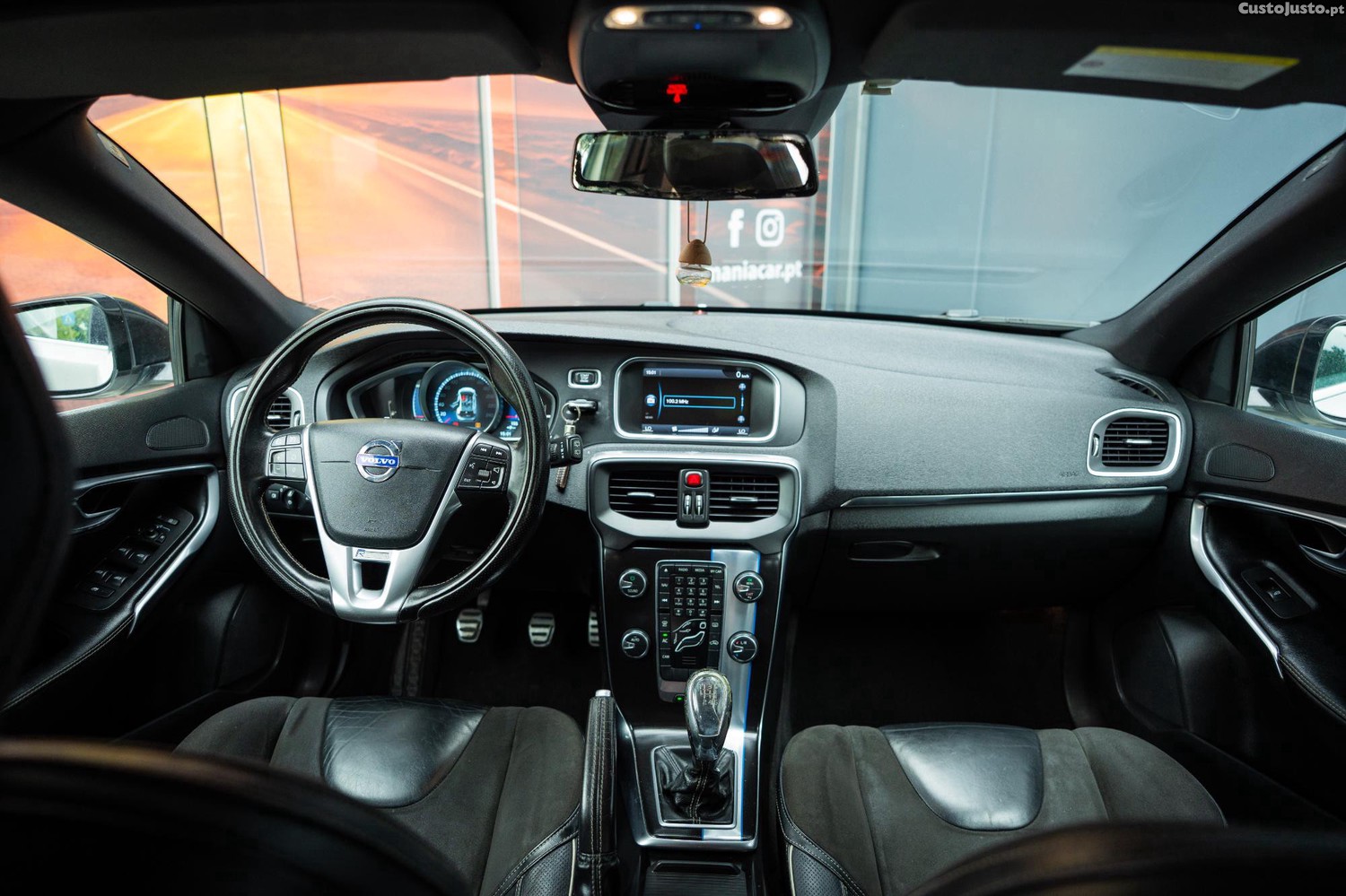 Volvo V40 D2 R Design — fotografia 12