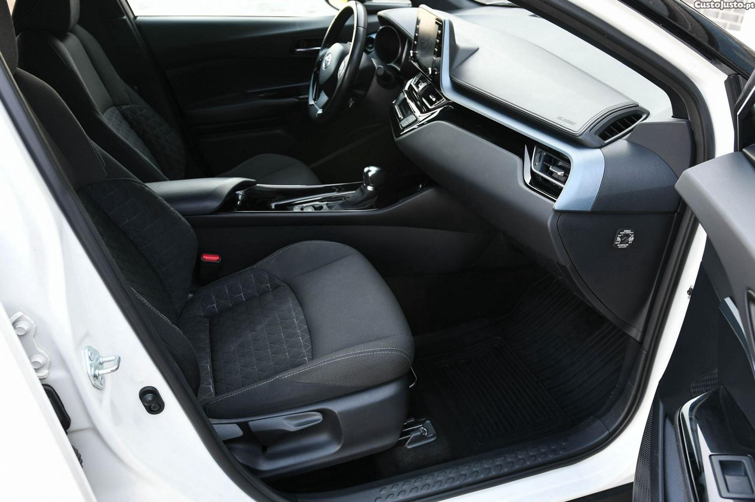 Toyota C-HR 1.8 Hybrid Square Collection — fotografia 12