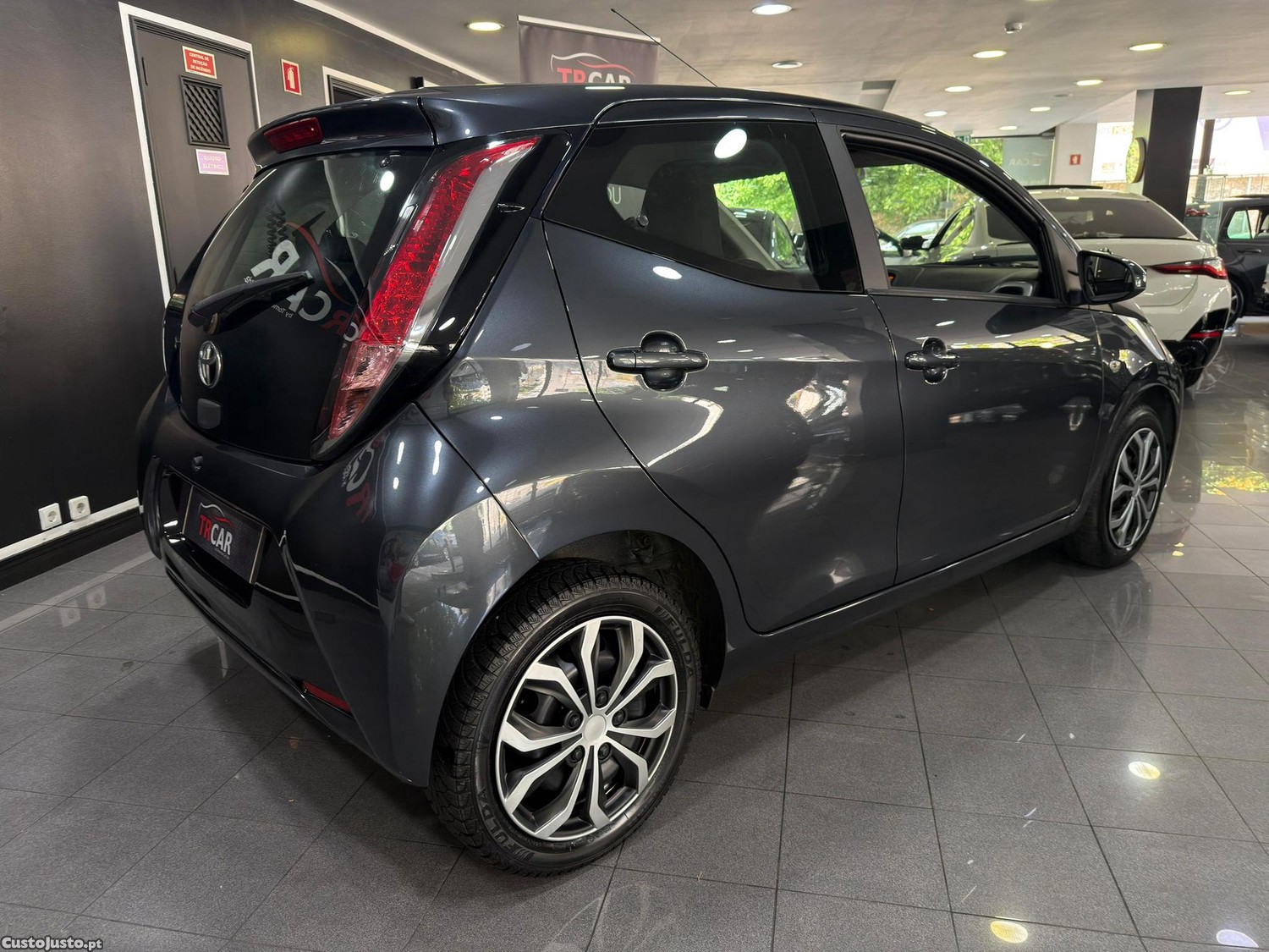 Toyota Aygo 1.0 X-Clusiv — fotografia 18