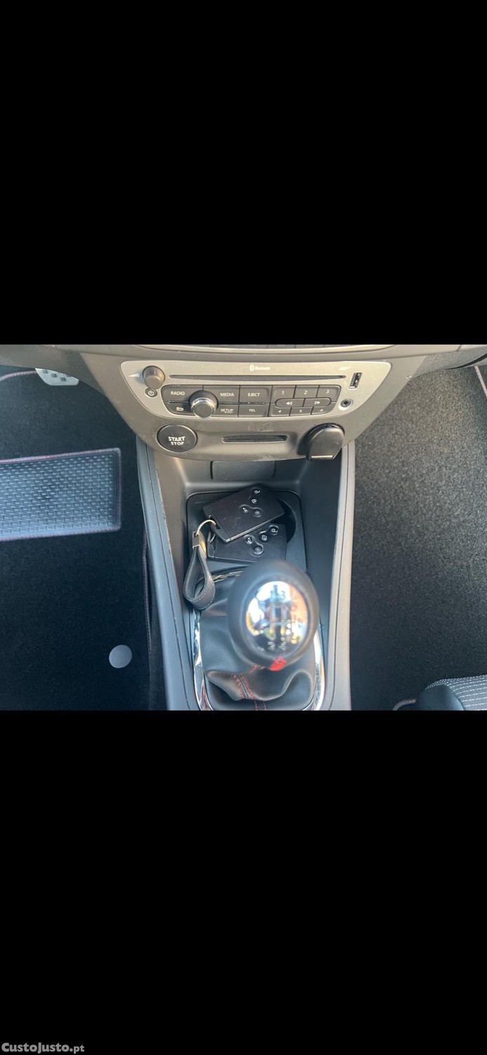 Renault Mégane COUPE GT LINE 1.5 dci 110cv — fotografia 6