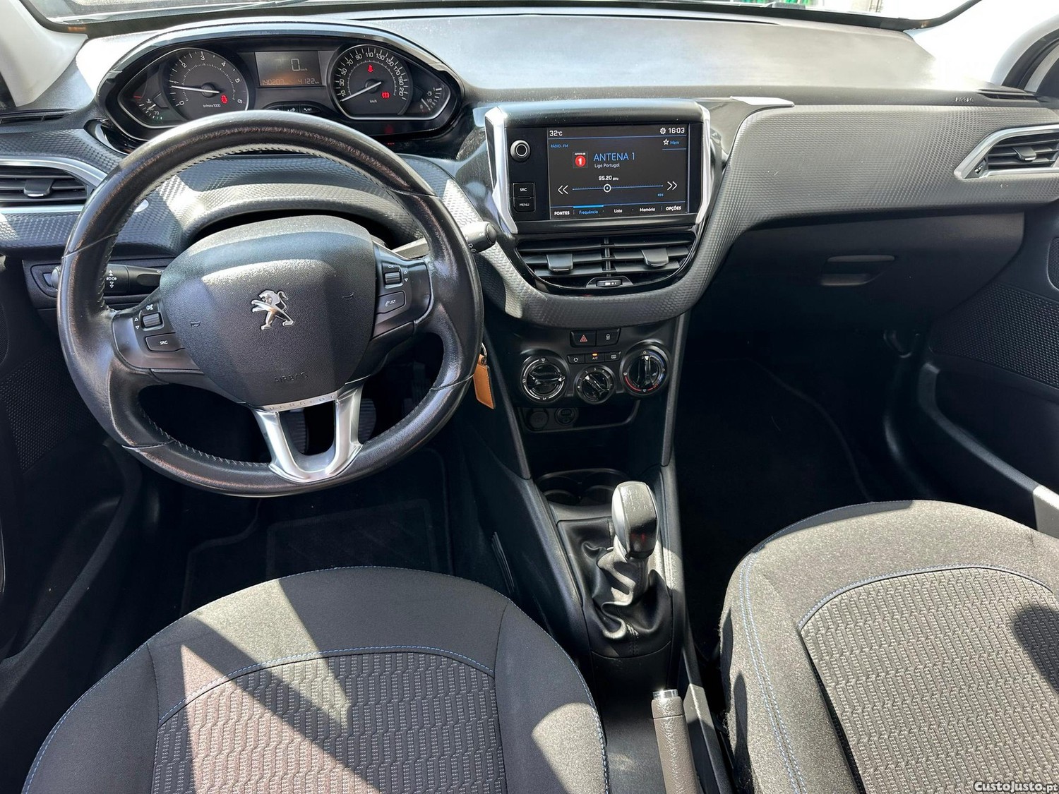 Peugeot 208 1.6 BlueHDi Style — fotografia 8