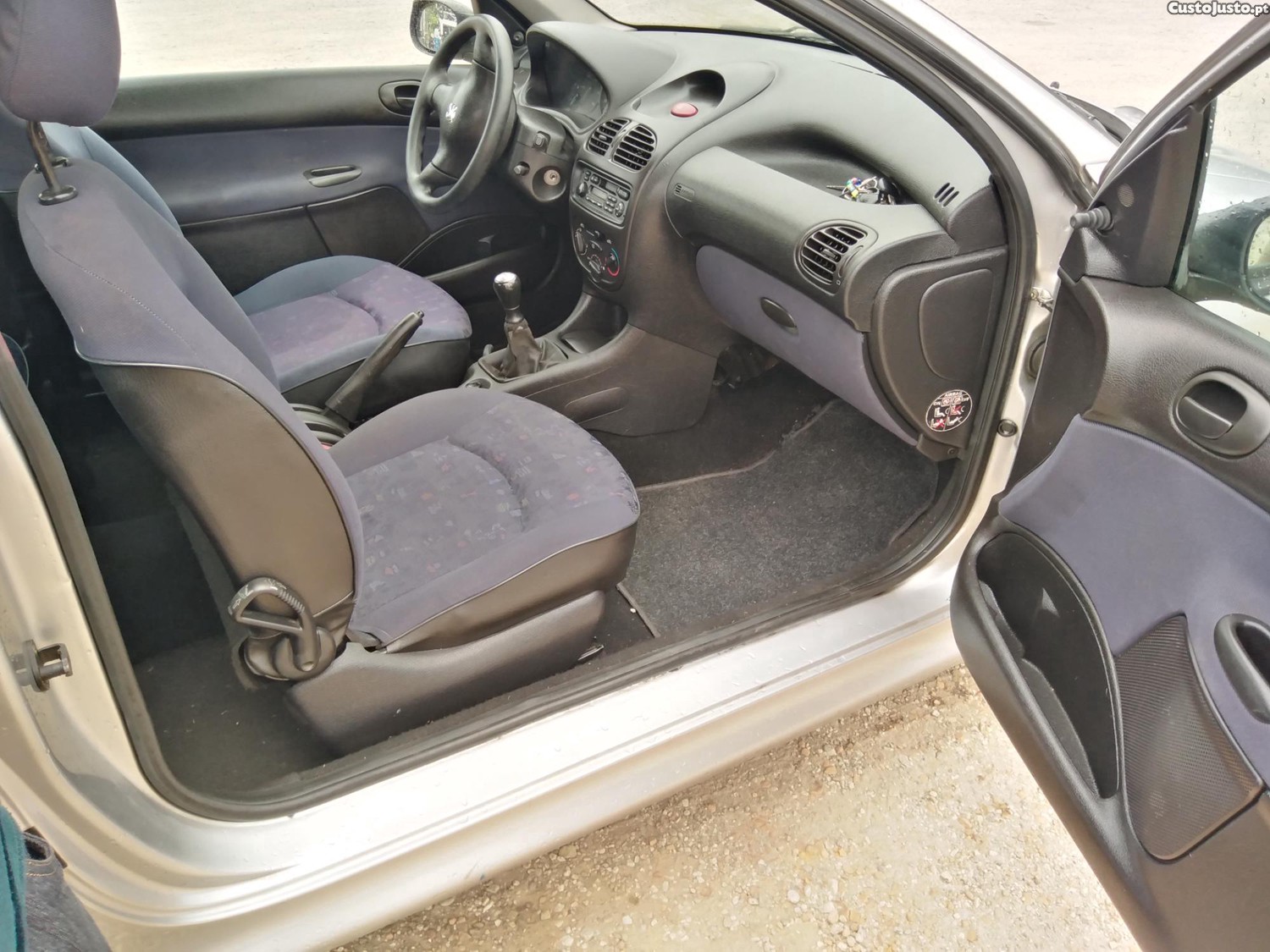 Peugeot 206 Diesel 3 portas - 00 — photo 2