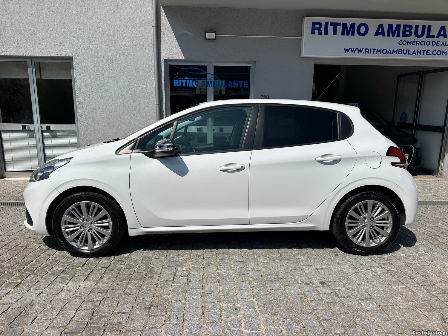 Peugeot 208 1.6 BlueHDi Style — fotografia 12