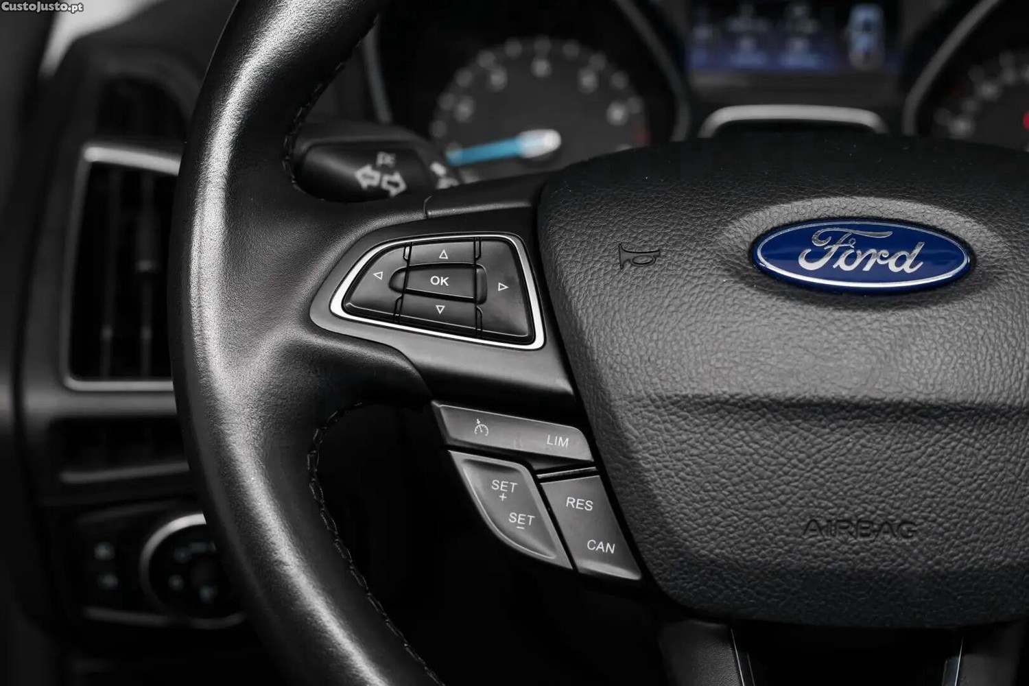 Ford Focus 1.0 EcoBoost S&S TITANIUM — fotografia 2