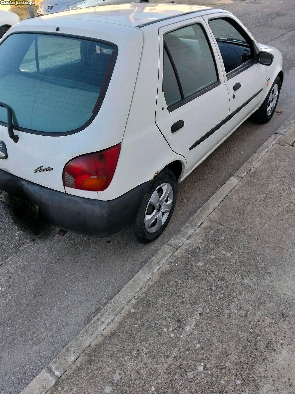 Ford Fiesta Studio 1.8 diesel 5 lugares — photo 2