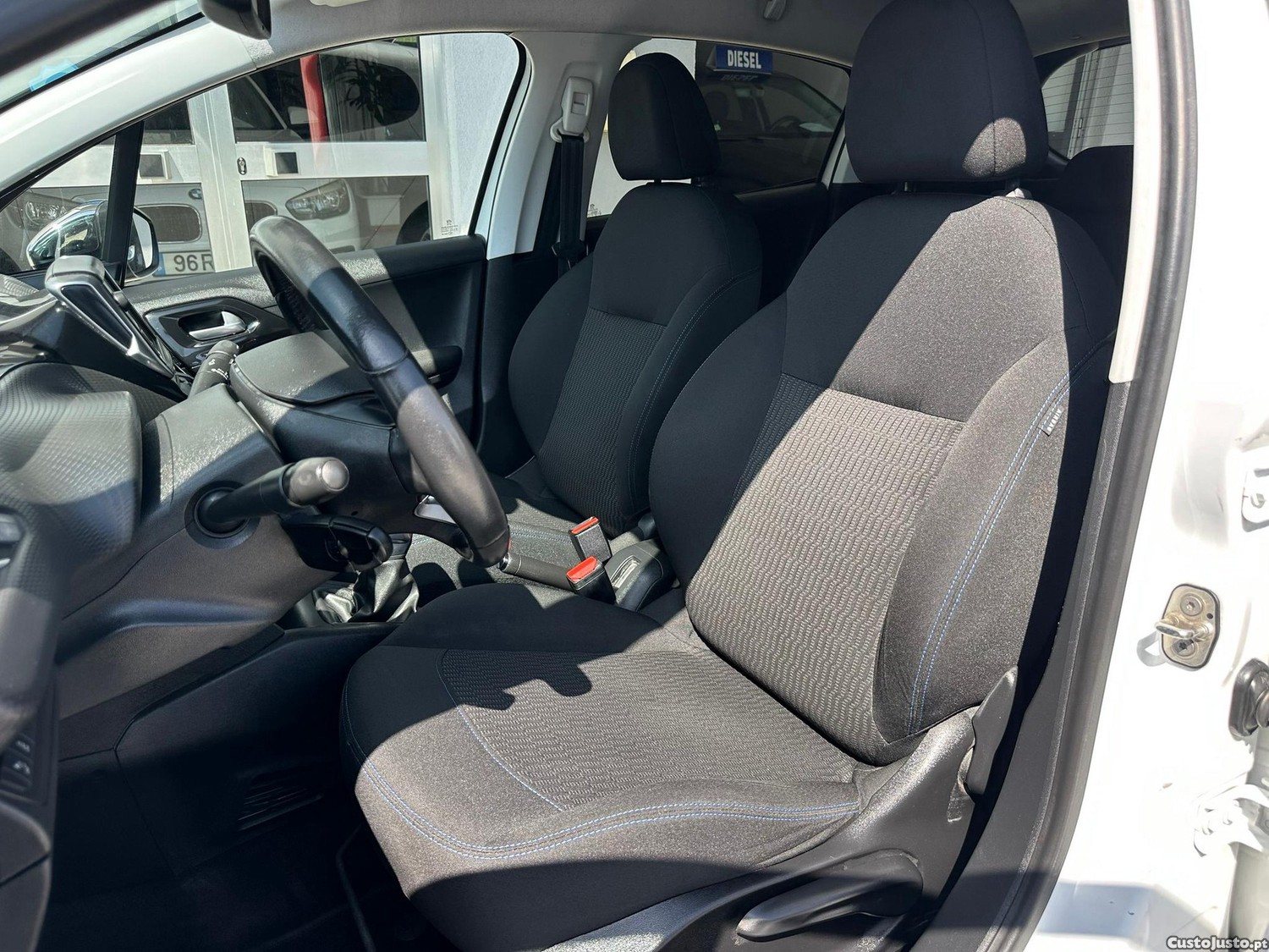 Peugeot 208 1.6 BlueHDi Style — fotografia 7