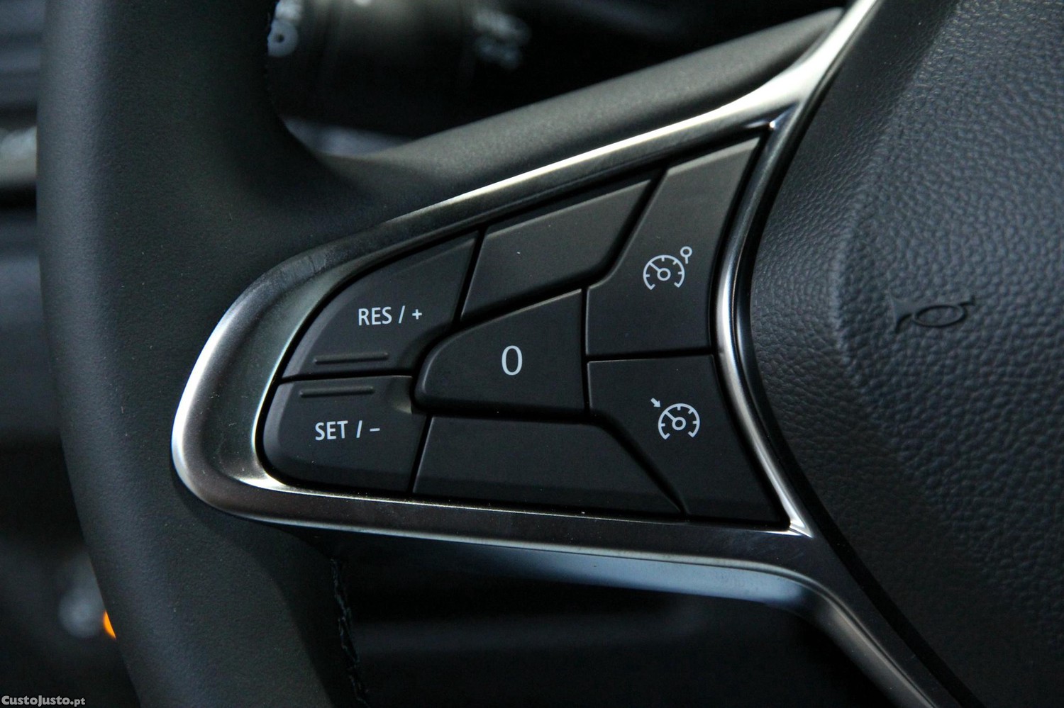 Renault Clio 1.0 TCe Techno Bi-Fuel — fotografia 12