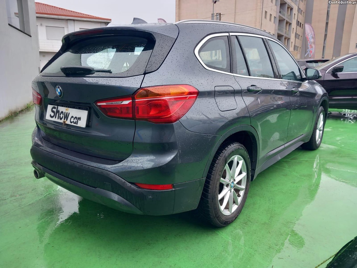 BMW X1 16 d sDrive Auto Line Sport - 19 foto 4
