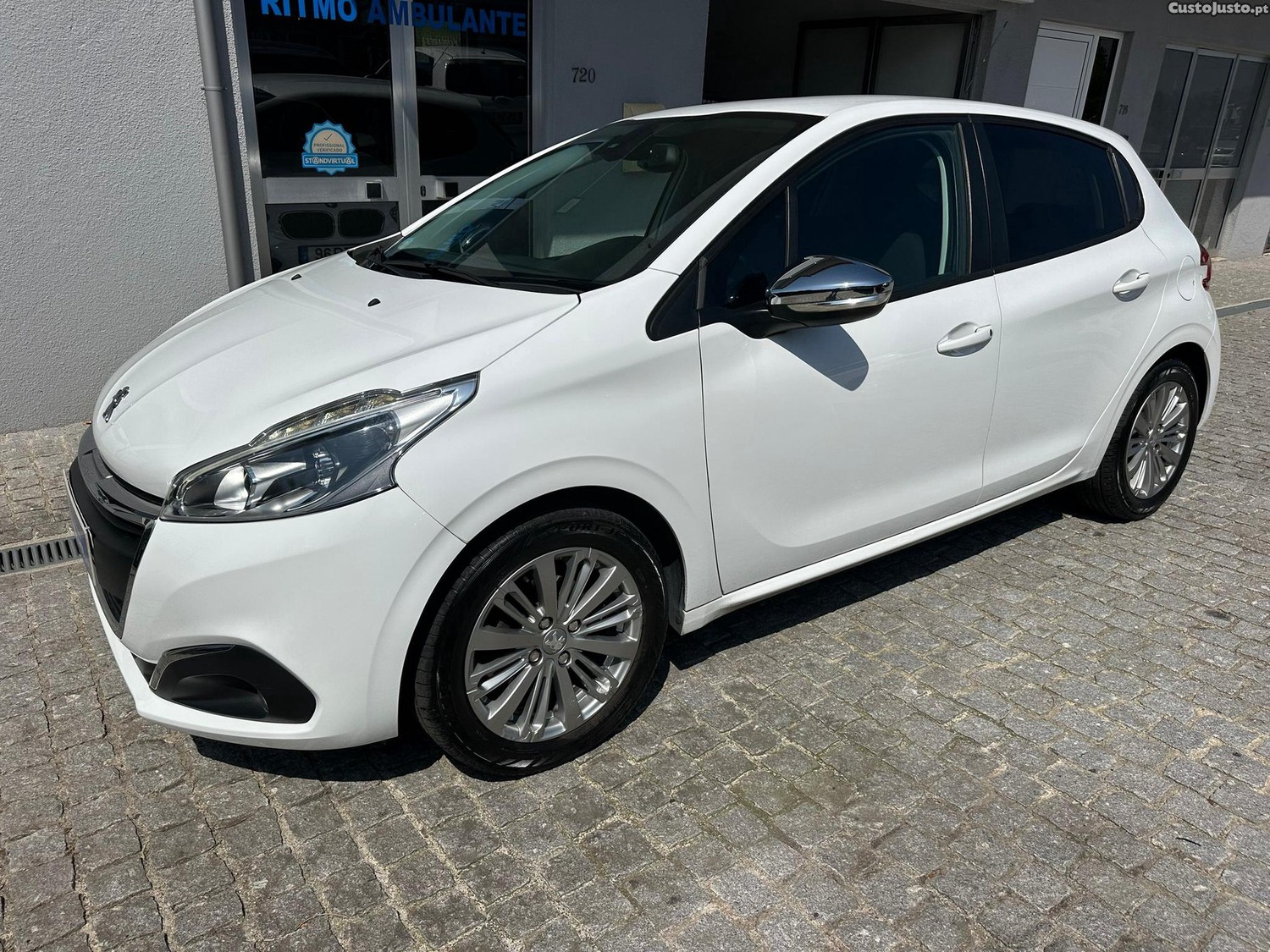Peugeot 208 1.6 BlueHDi Style — fotografia 11