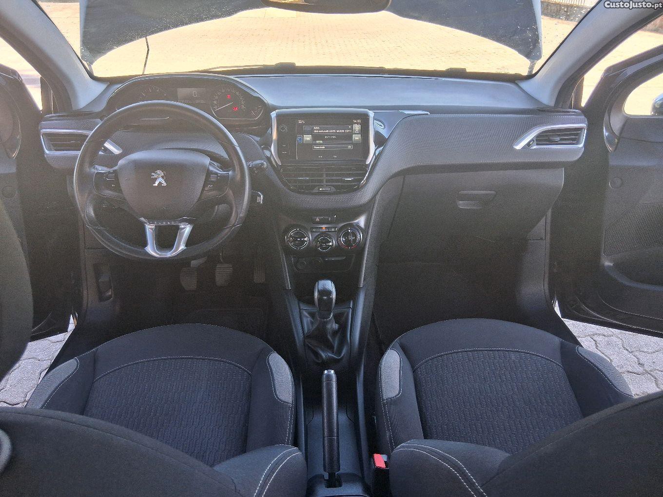 Peugeot 208 1.2 gasolina nacional 72mil km — photo 4