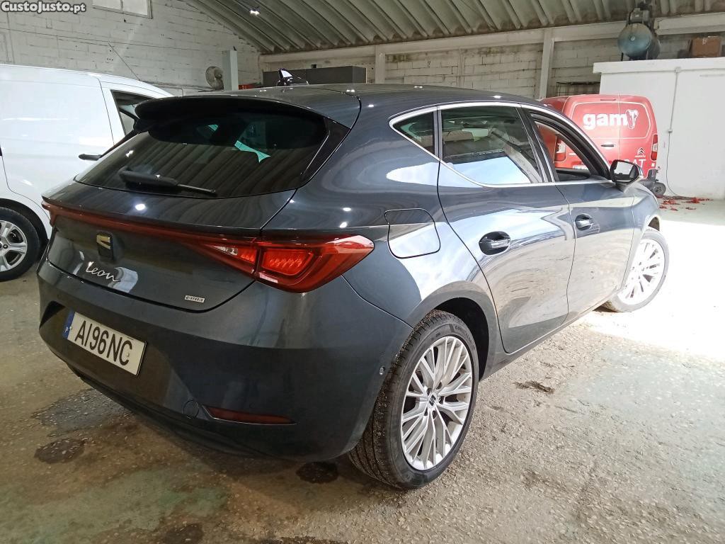 SEAT Leon 1.4 e-Hybrid Xcellence DSG 204cv — fotografia 27