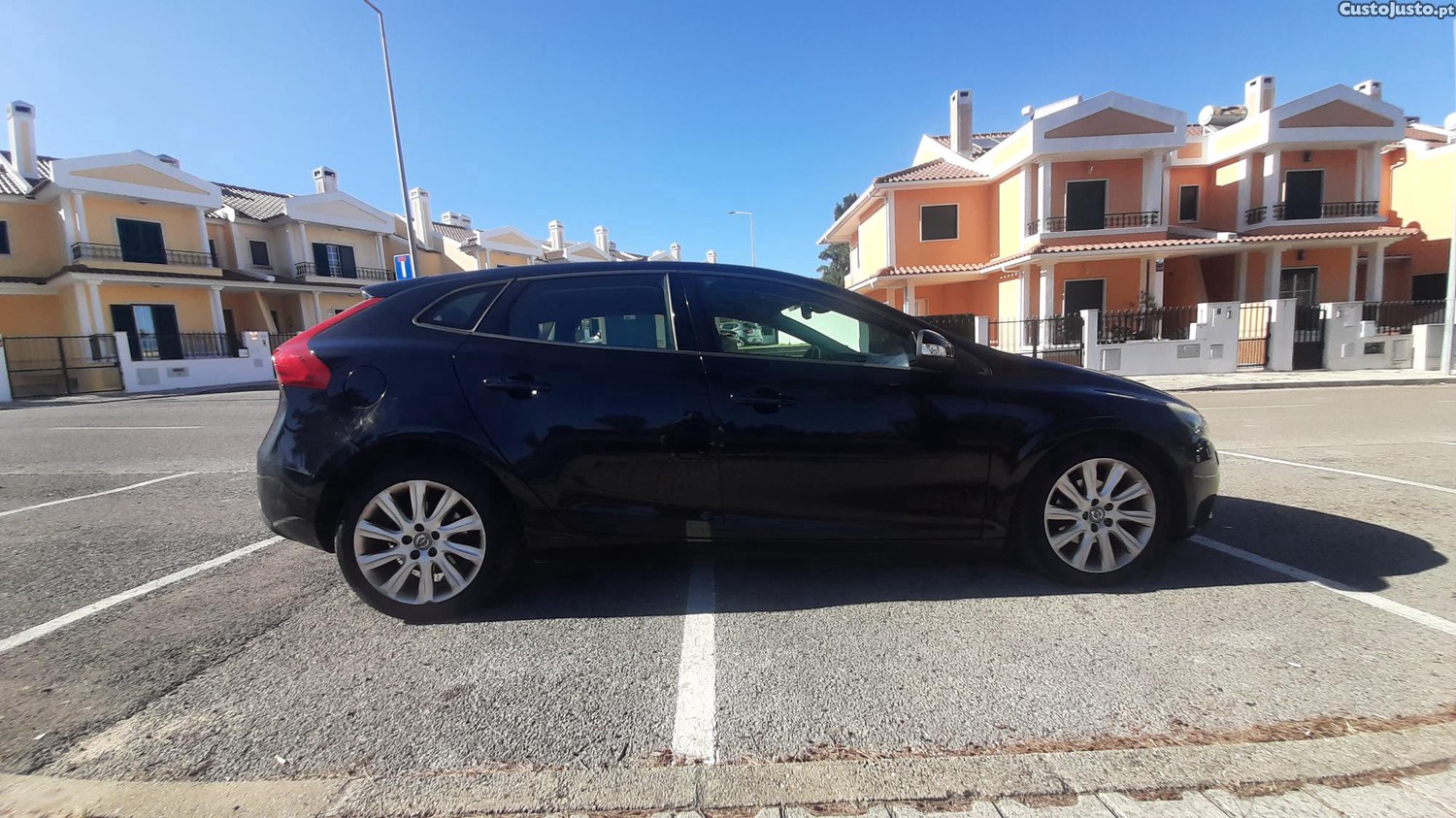 Volvo V40 D2 - 15 — photo 4
