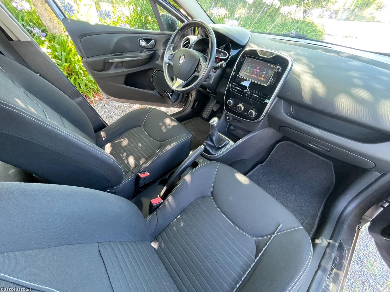 Renault Clio 1.5 DCi 90 CV LIMITED — fotografia 10
