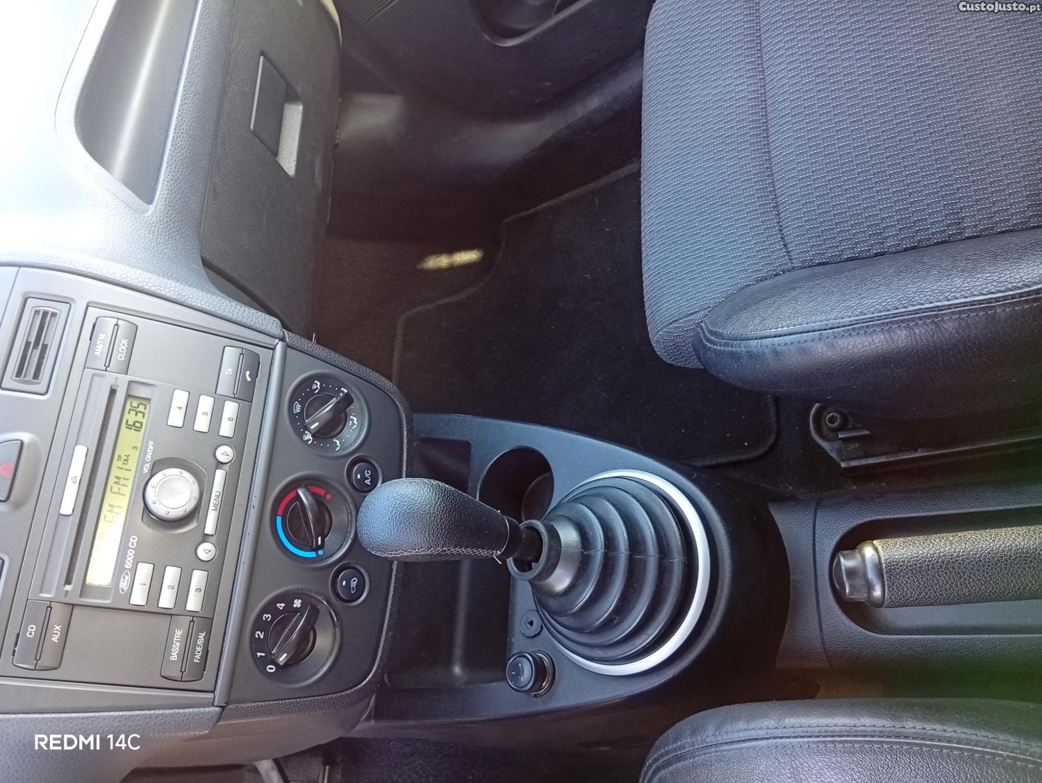 Ford Fiesta Van 1.6 — photo 4