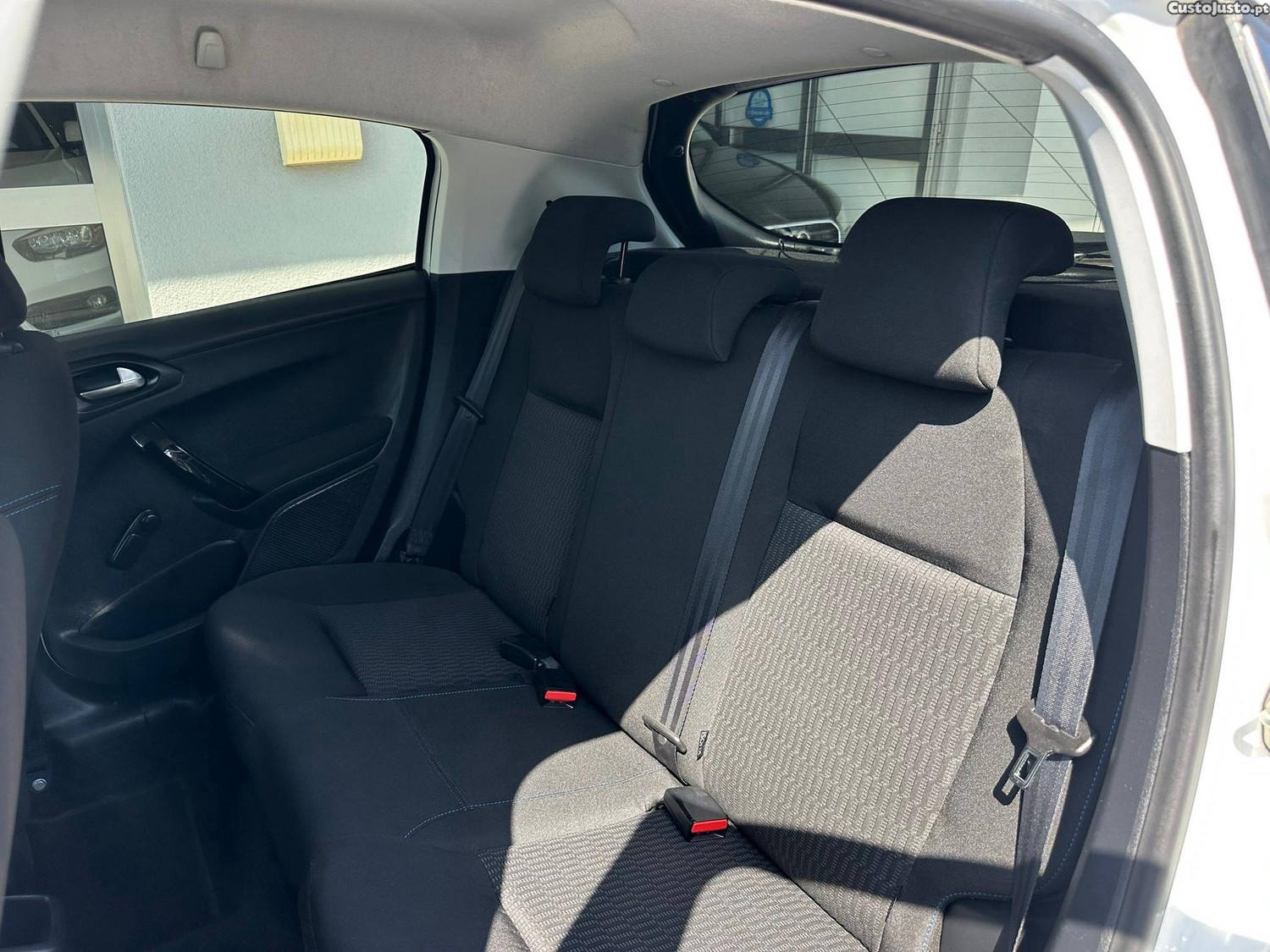 Peugeot 208 1.6 BlueHDi Style — fotografia 6