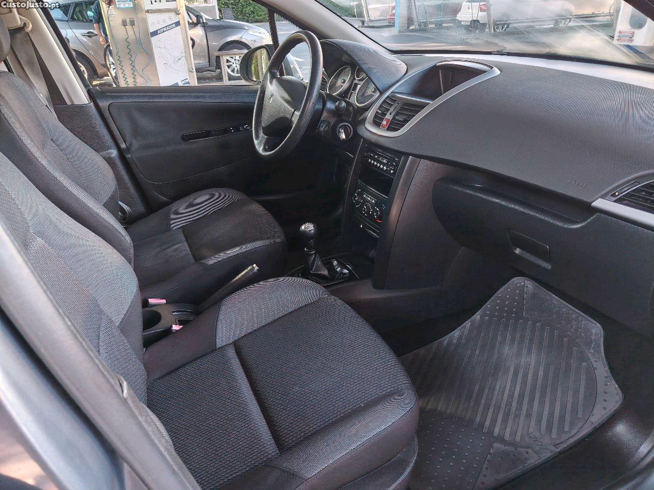 Peugeot 207 1.4 HDI — fotografia 4