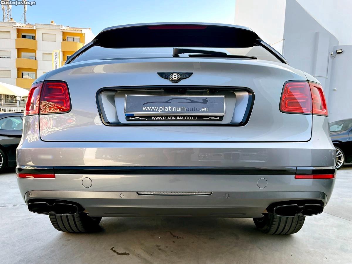Bentley Bentayga V8 — fotografia 12