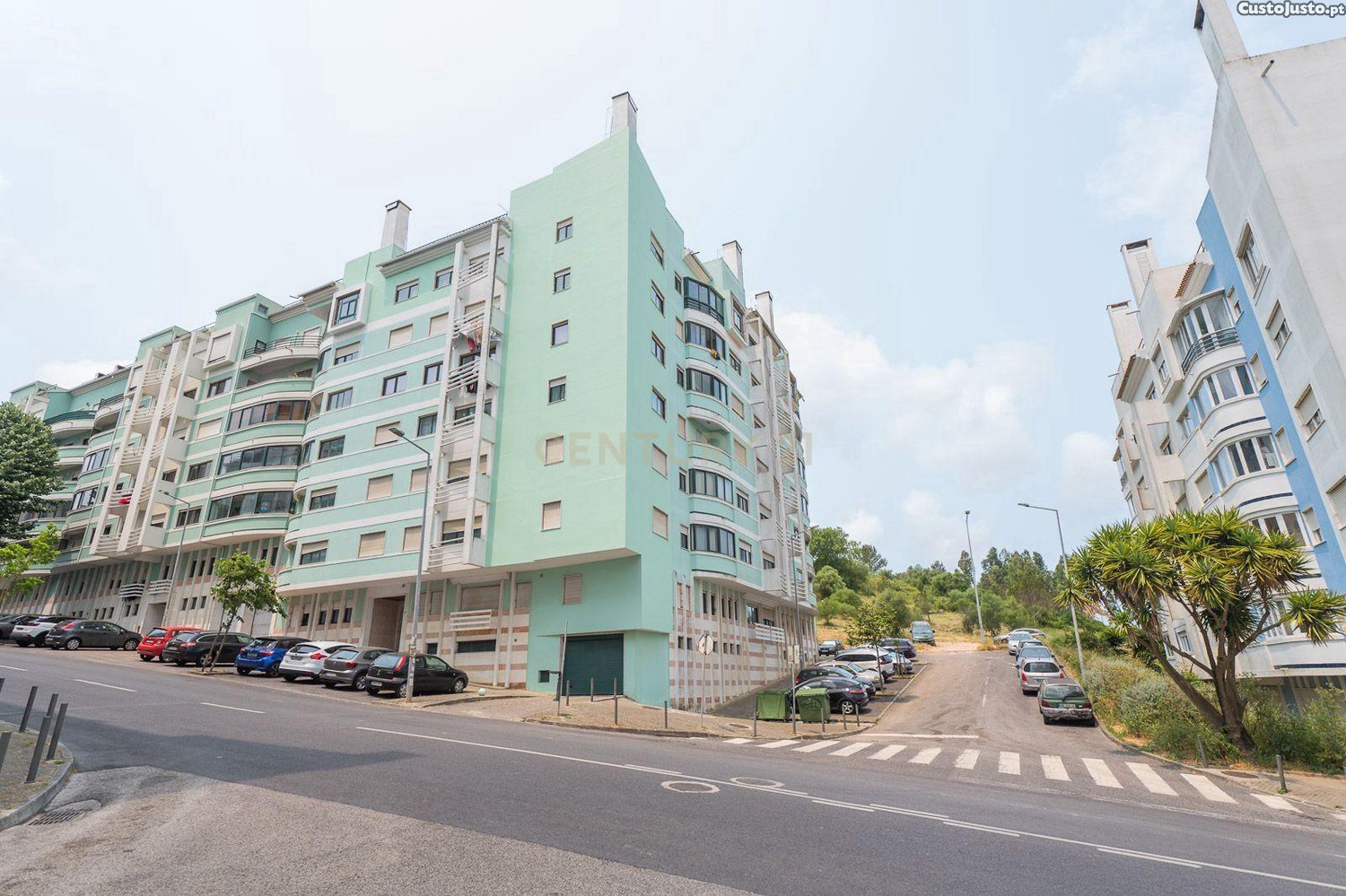 Excelente T2 Com Parqueamento | Cavaleira