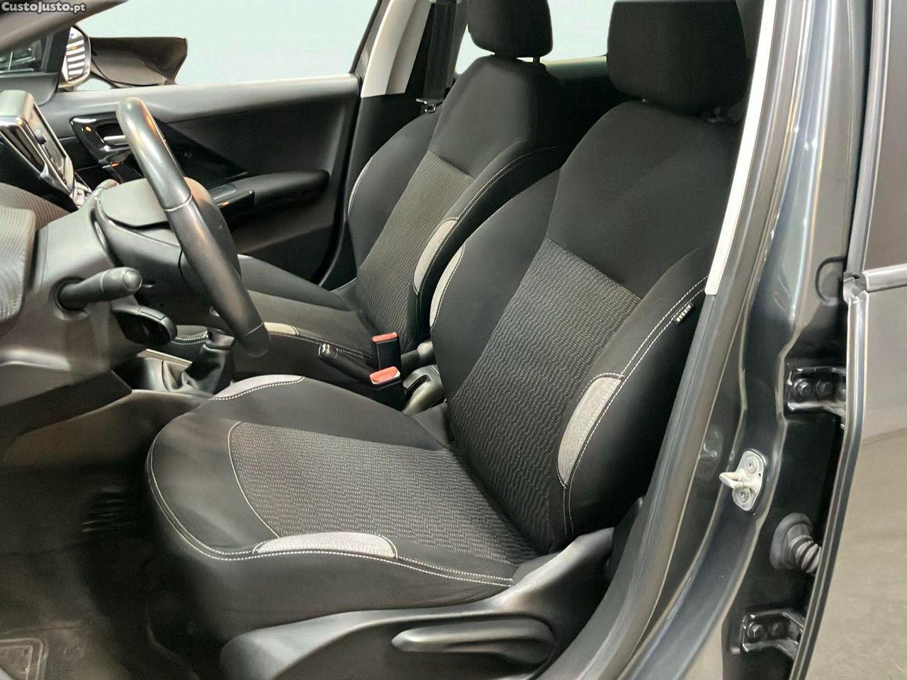 Peugeot 208 1.2 VTi Style — fotografia 10