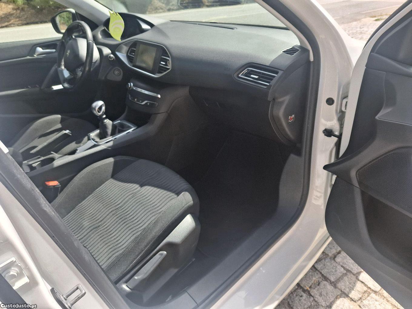 Peugeot 308 HDI — fotografia 9