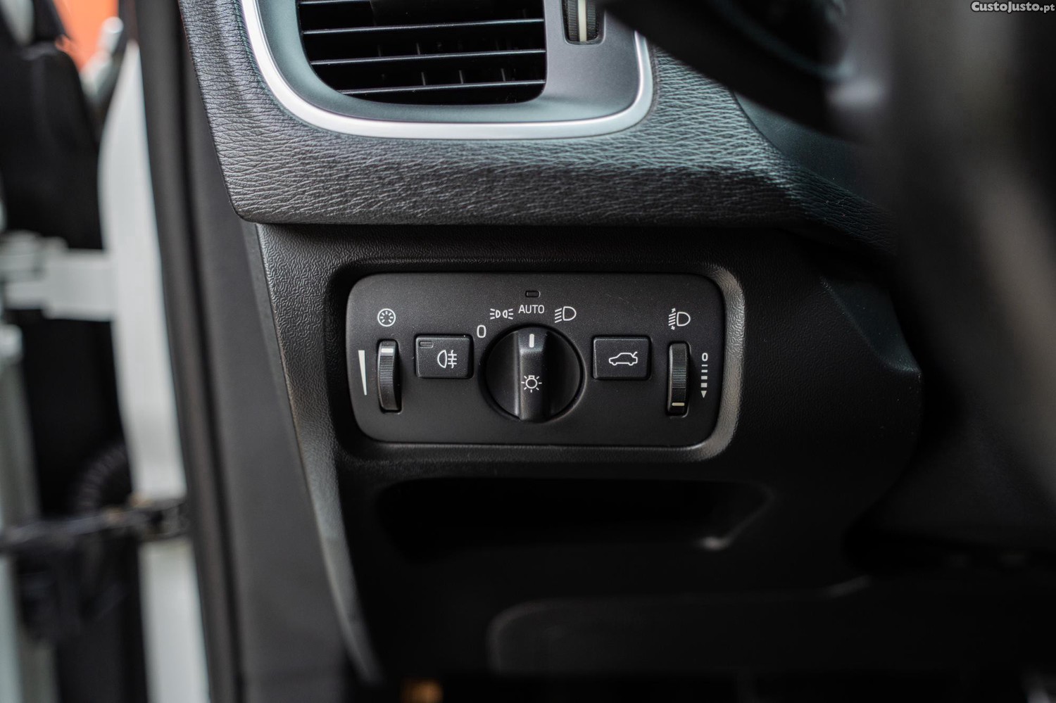 Volvo V40 D2 R Design — fotografia 4