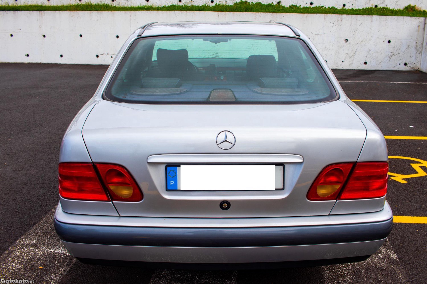 Mercedes-Benz E 220 (210 004) — photo 3