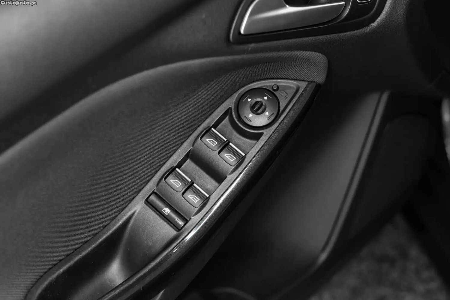 Ford Focus 1.0 EcoBoost S&S TITANIUM — fotografia 4