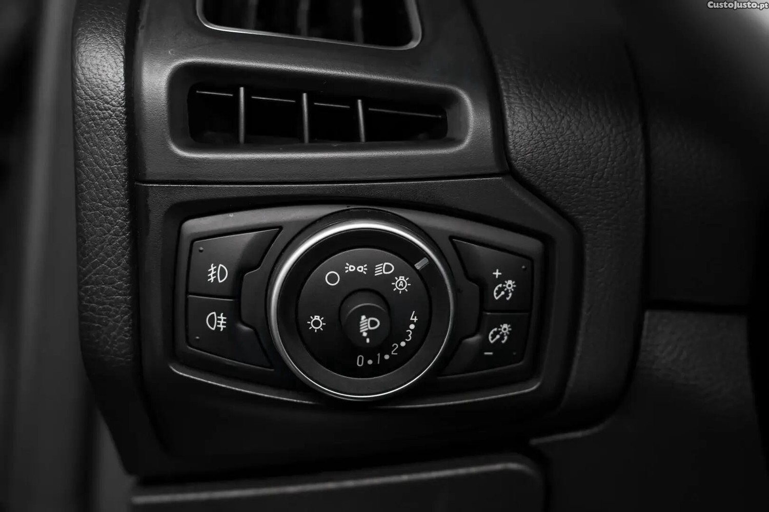Ford Focus 1.0 EcoBoost S&S TITANIUM — fotografia 3