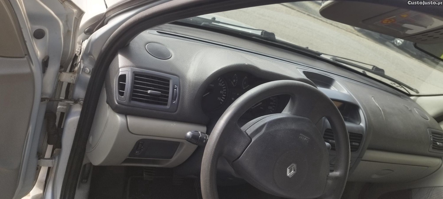 Renault Clio 2 - 01 — photo 4