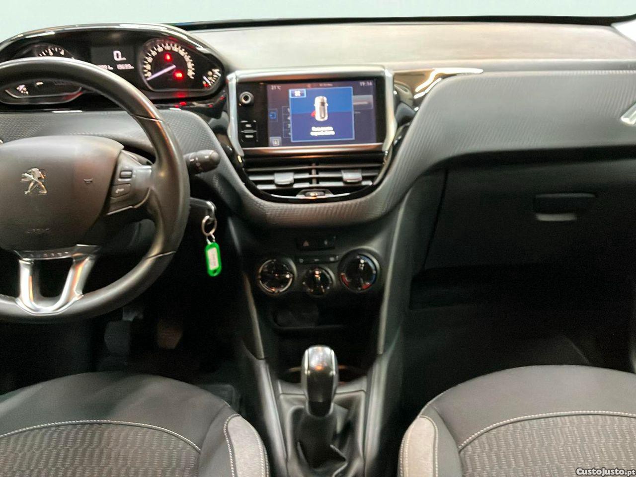Peugeot 208 1.2 VTi Style — fotografia 15