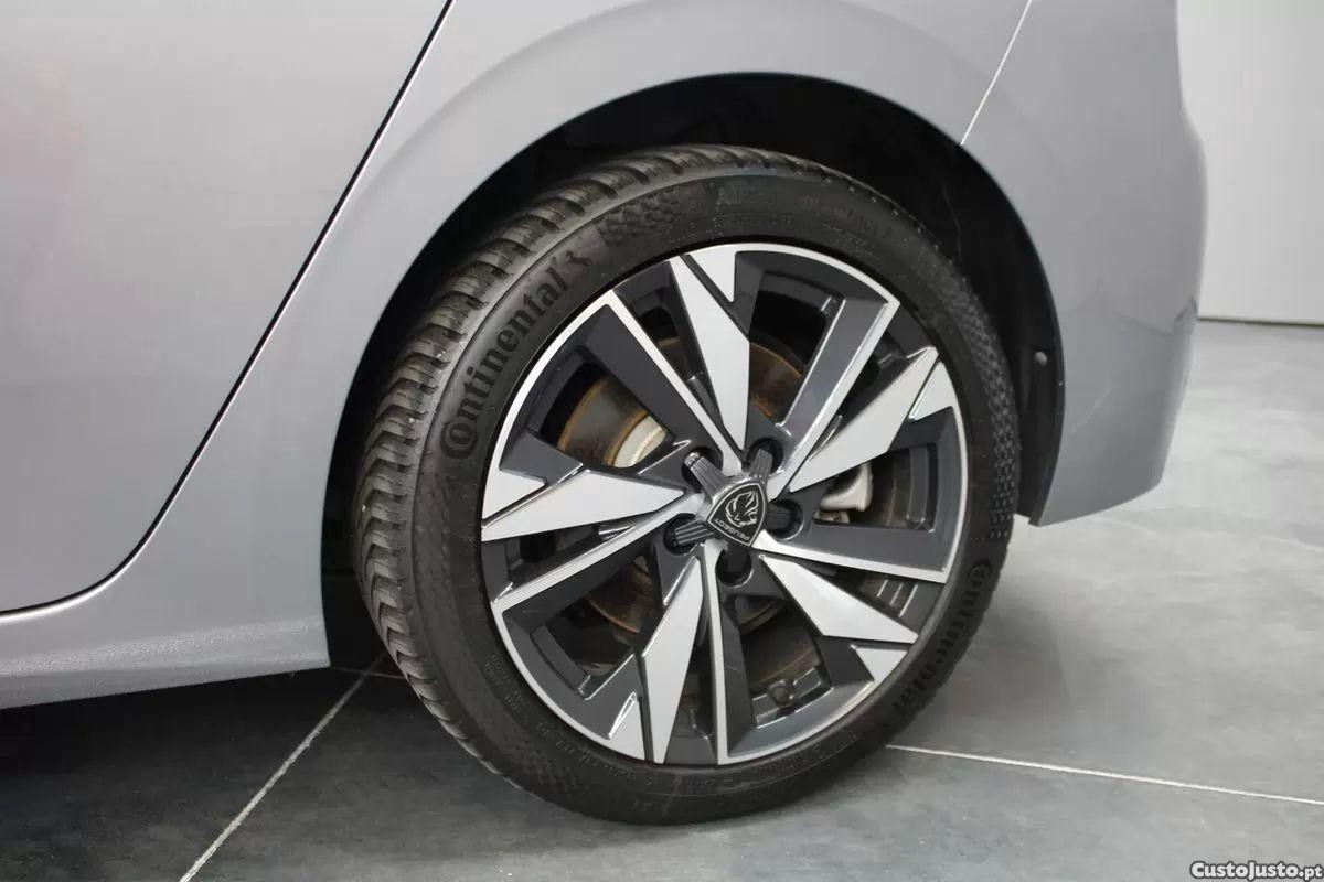 Peugeot 308 1.6 hybrid allure pack e-eat8 — fotografia 17