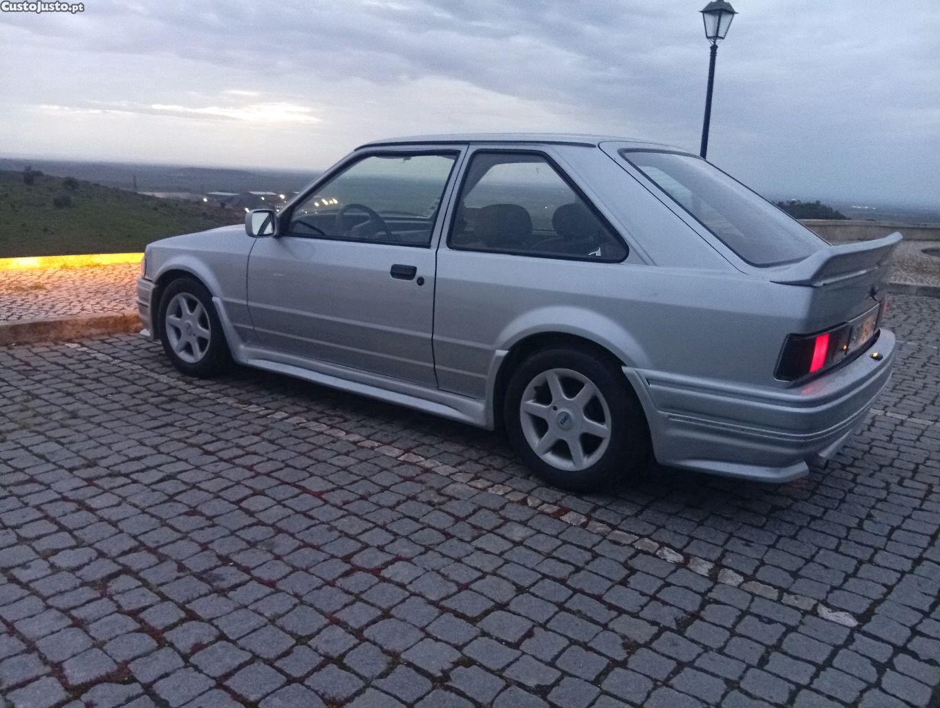 Ford Escort coupe — fotografia 4