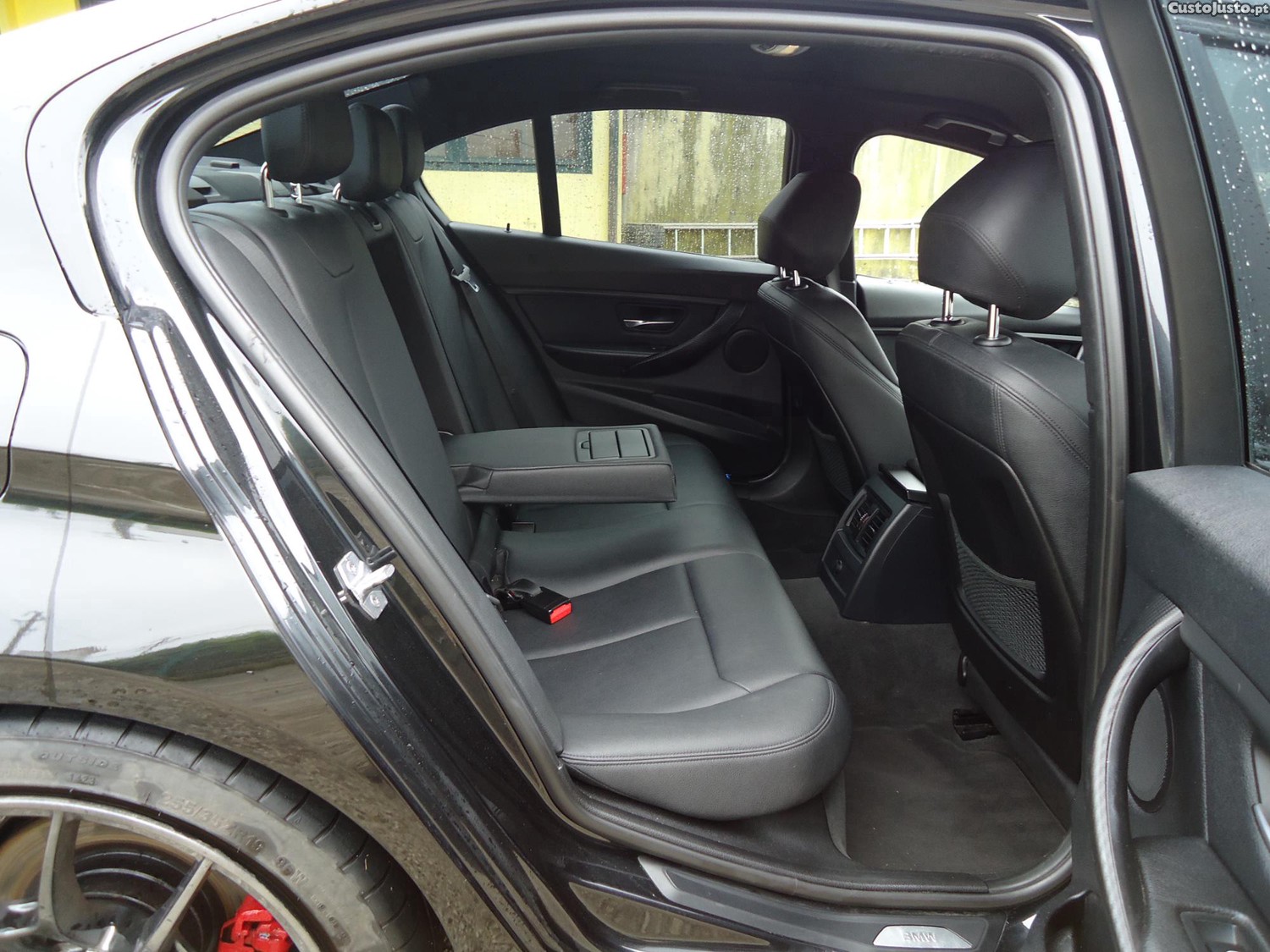 BMW 318 d Auto Pack M — fotografia 3