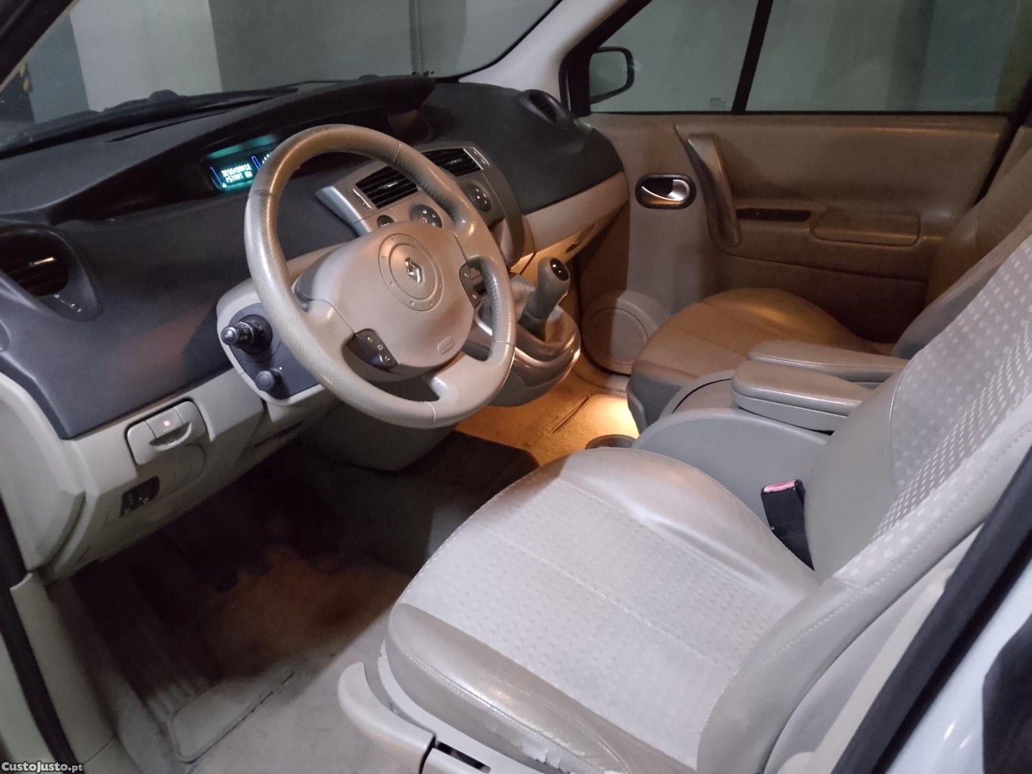 Renault Scénic 1.5 D - 04 — photo 4