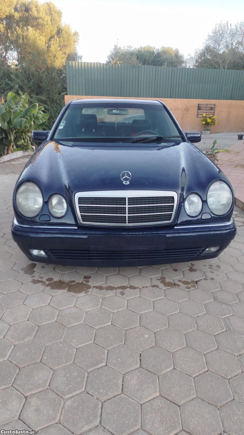 Mercedes-Benz E 220 2.2 Diesel-Mecanica Impecável - 99 — photo 4