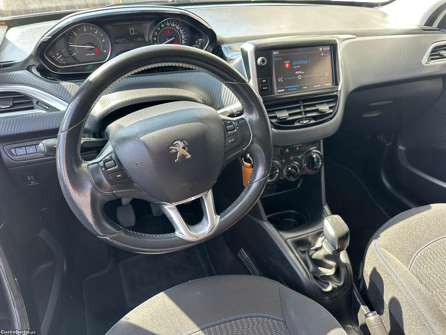 Peugeot 208 1.6 BlueHDi Style — fotografia 2