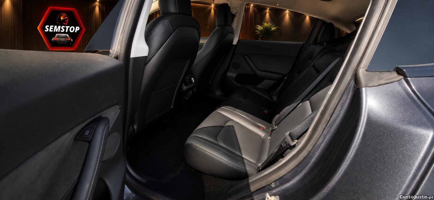 Tesla Model Y Long Range Dual Motor AWD — fotografia 2