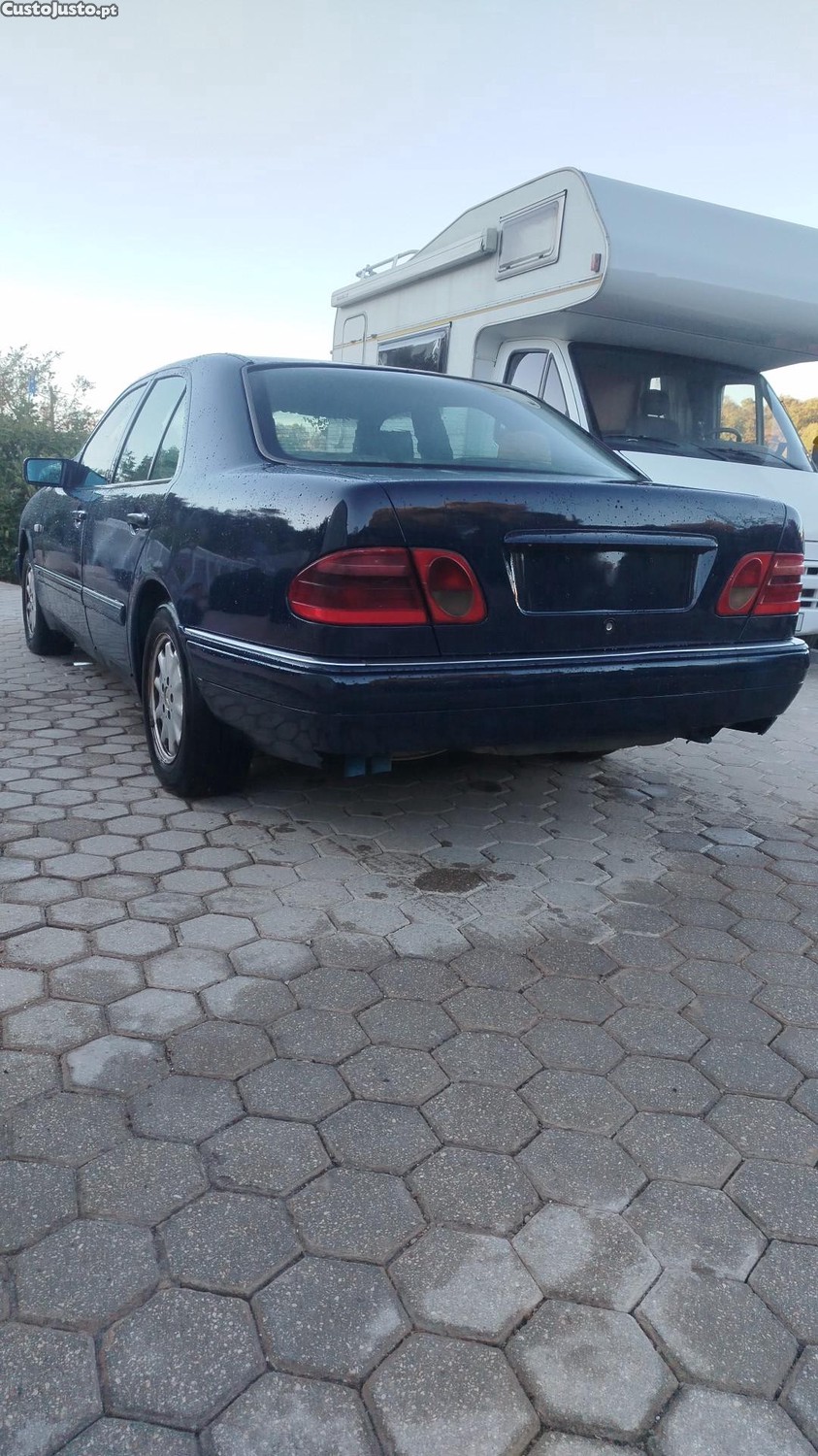 Mercedes-Benz E 220 2.2 Diesel-Mecanica Impecável - 99 — photo 2