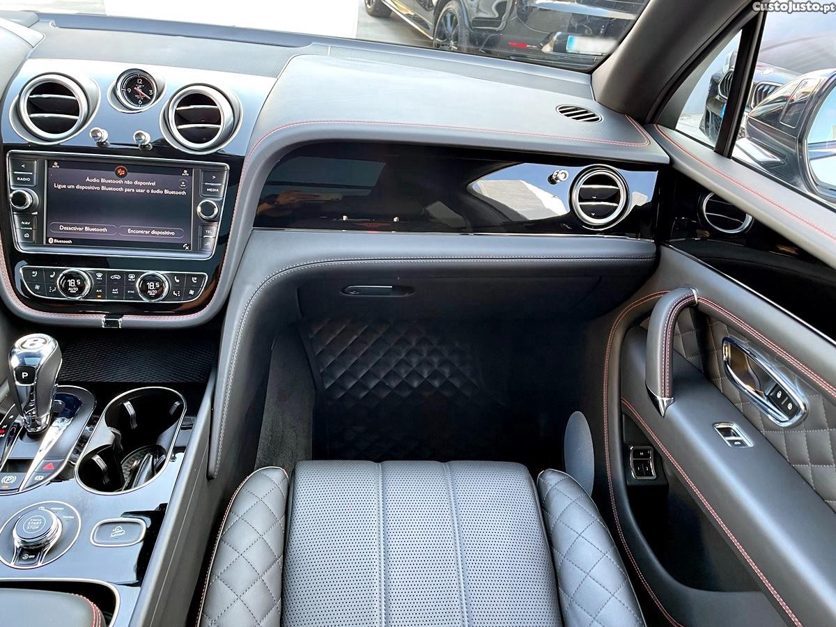 Bentley Bentayga V8 — fotografia 50