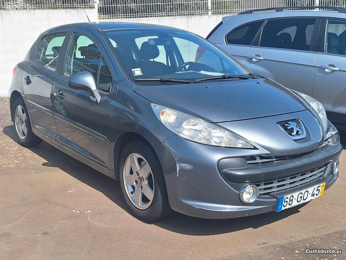 Peugeot 207 1.4 i — fotografia 8