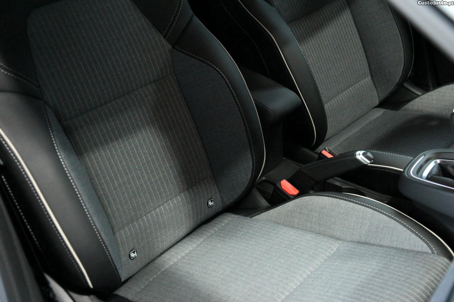 Renault Clio 1.0 TCe Techno Bi-Fuel — fotografia 19