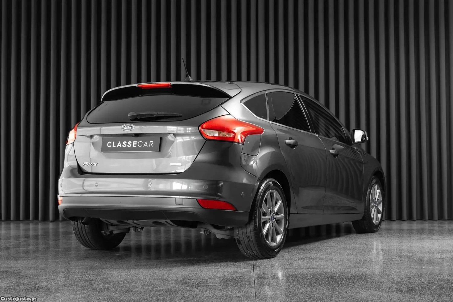 Ford Focus 1.0 EcoBoost S&S TITANIUM — fotografia 23