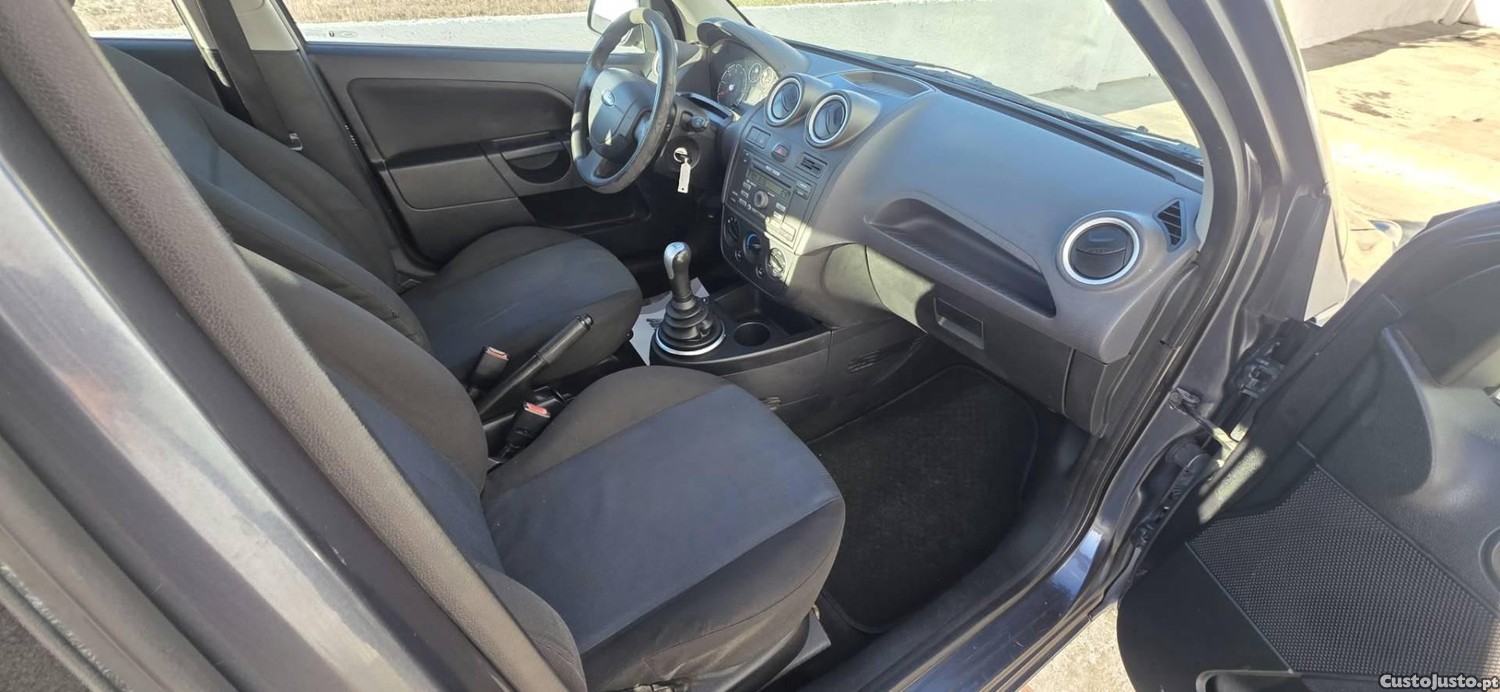 Ford Fiesta 1.25 Trend - 06 — photo 4