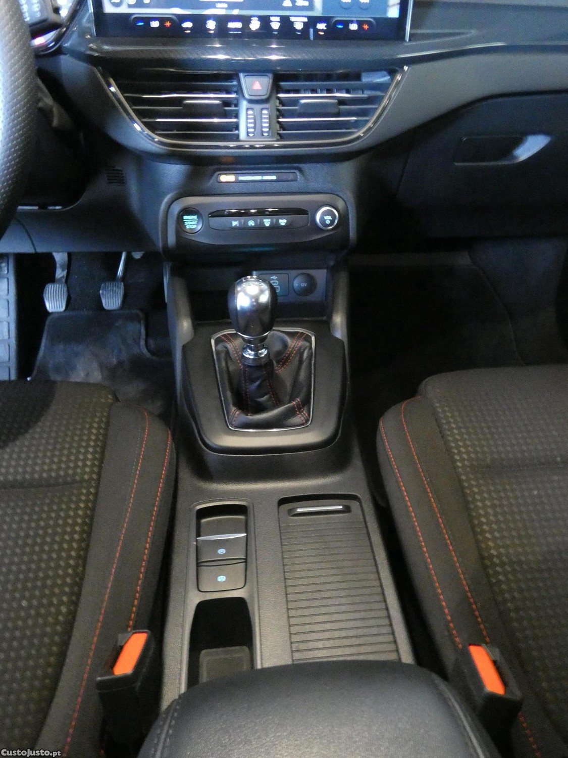 Ford Focus 1.0 EcoBoost MHEV ST-Line — fotografia 5