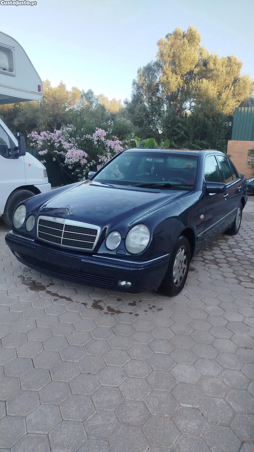 Mercedes-Benz E 220 2.2 Diesel-Mecanica Impecável - 99 — photo 3