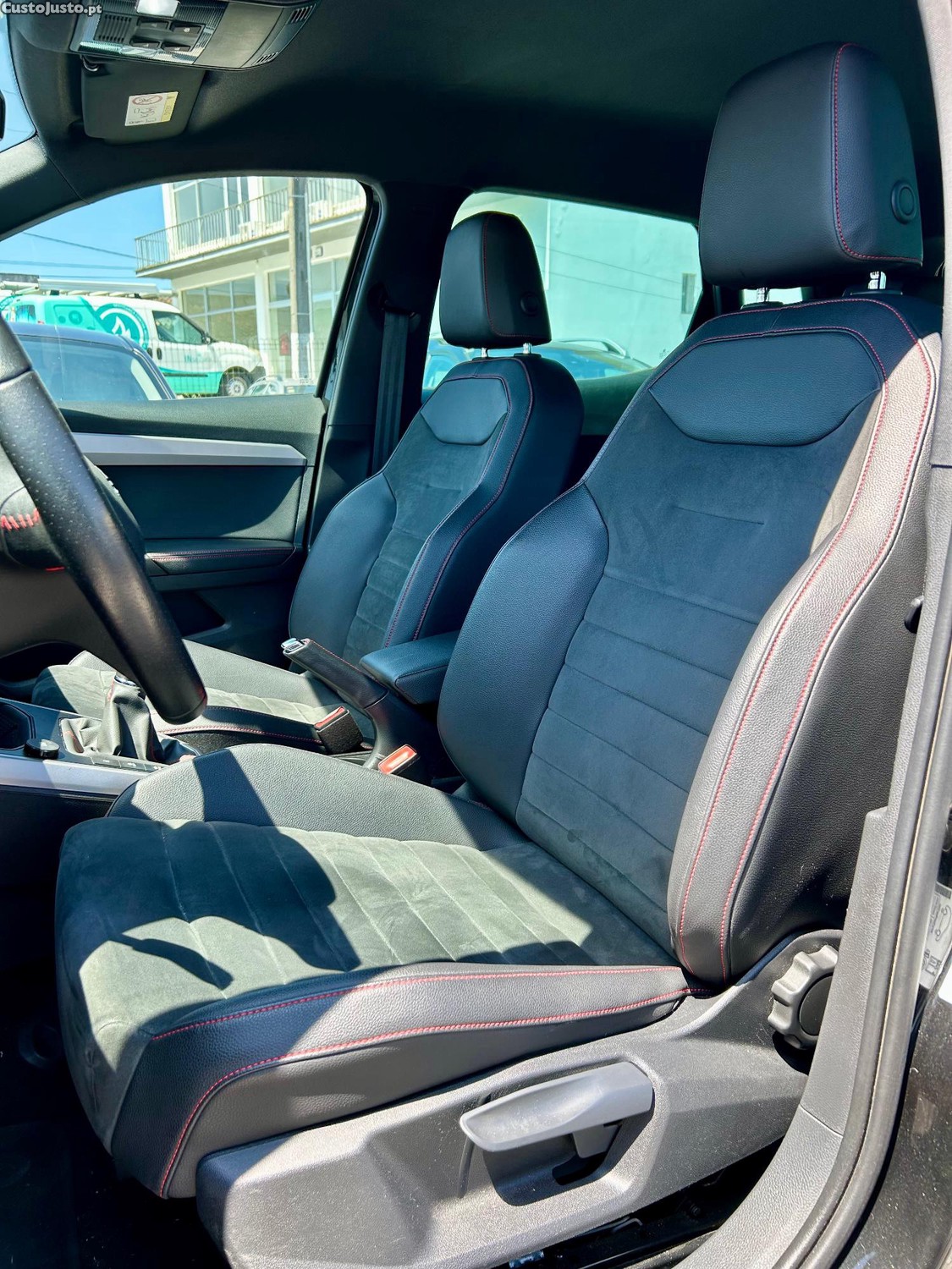 SEAT Arona 1.0 TSi FR — fotografia 2