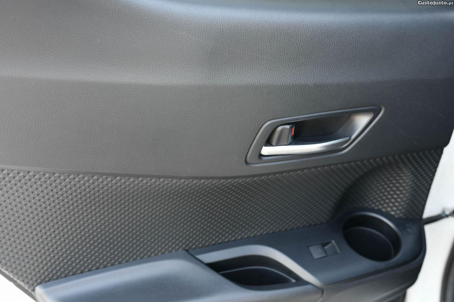 Toyota C-HR 1.8 Hybrid Square Collection — fotografia 7